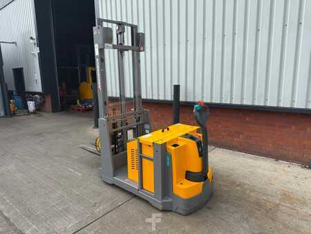 Apilador conductor incorporado 2019  Jungheinrich EJG 112 100-320 ZT (5)