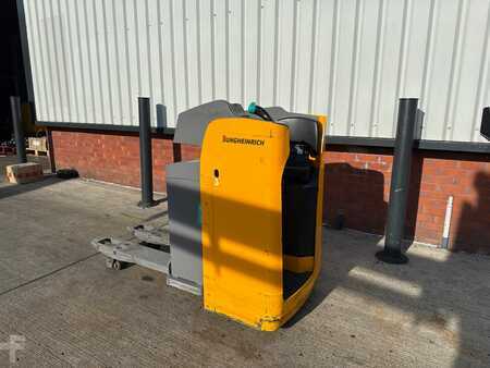 Transpaleta eléctrica 2017  Jungheinrich ESE 120 100-54 (2)