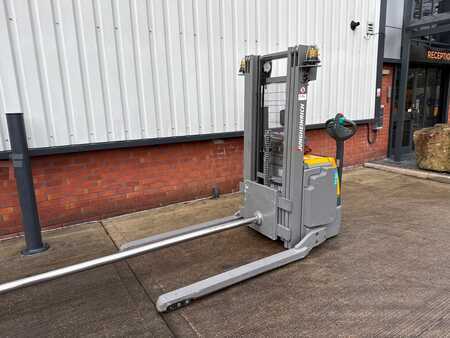 Apilador conductor incorporado 2017 Jungheinrich EJC B16 (2)