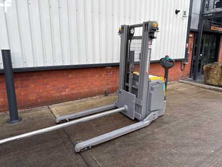 Apilador conductor incorporado 2017 Jungheinrich EJC B16 (2)