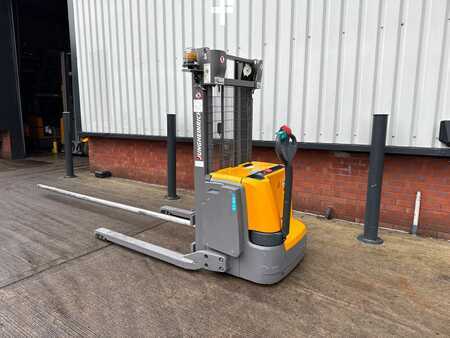 Stacker stå på 2017  Jungheinrich EJC B16 - Carpet Boom (1)