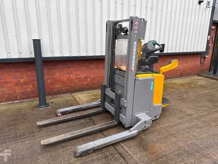 Gerbeurs à conducteur porté debout 2022  Jungheinrich ERC 214b 115-250 ZT (2)