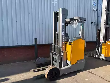 Chariots à mât rétractable 2019  Jungheinrich ETV C16 (1)