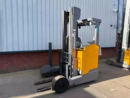 Chariots à mât rétractable 2019  Jungheinrich ETV C16 (1)