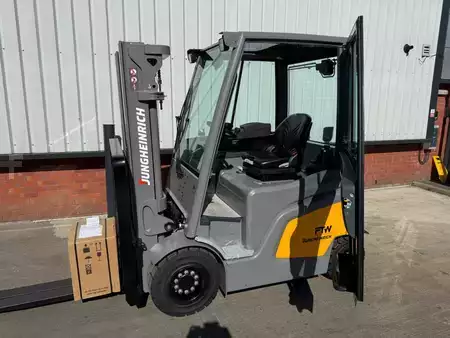 4-wiel elektrische heftrucks  Jungheinrich EFG 430k E GE 120-440 DZ - Full Cab (6)