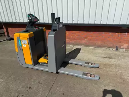 Préparateurs de commande horizontaux 2021  Jungheinrich ECE 220 100-66 (4)