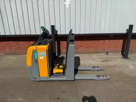 Préparateurs de commande horizontaux 2021  Jungheinrich ECE 220 100-66 (5)