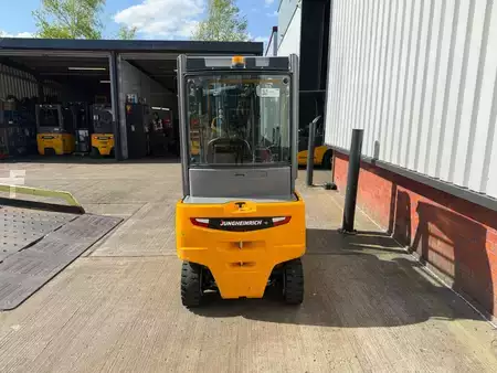 Eléctrica de 4 ruedas 2016  Jungheinrich EFG 320 SP GE 115 470 DZ (6)