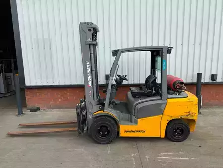 Chariots élévateurs GPL 2020  Jungheinrich TFG 430 G ZVG 180-400 ZT (2)