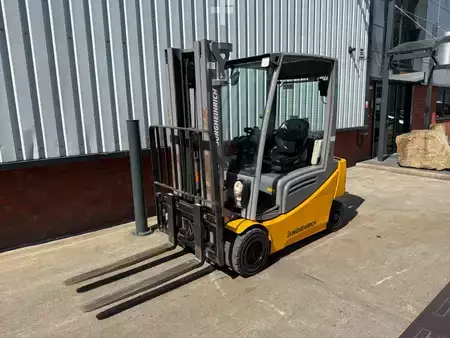 El truck - 4 hjulet 2019  Jungheinrich EFG 320 (1)