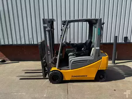 El truck - 4 hjulet 2019  Jungheinrich EFG 320 (2)