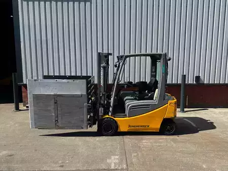 Elektryczne 4-kołowe 2019  Jungheinrich EFG 320 GE 100-440DZ - Carton Clamp (2)
