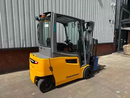 Elektryczne 4-kołowe 2019  Jungheinrich EFG 320 (7)