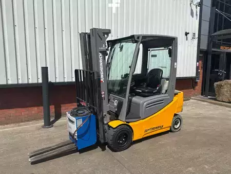 Eléctrico - 4 rodas 2019  Jungheinrich EFG 320 (1)