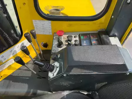 Chariots multidirectionnels 2021  Combilift C2500 LPG (12)