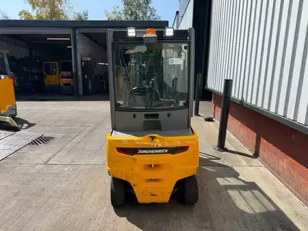 Carrelli elettrici 4 ruote 2022  Jungheinrich EFG 320 GE115-440DZ (4)