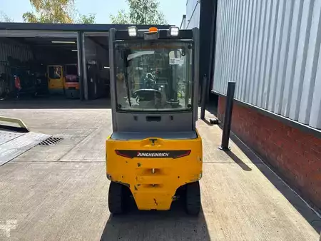 Carrelli elettrici 4 ruote 2022  Jungheinrich EFG 320 GE115-440DZ (4)