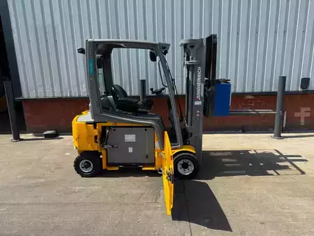 Carrelli elettrici 4 ruote 2022  Jungheinrich EFG 320 GE115-440DZ (9)