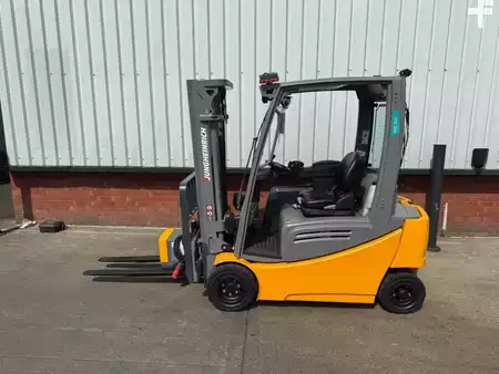 Elektromos 4 kerekű 2020  Jungheinrich EFG 320 SP GE 115-440 DZ (2)