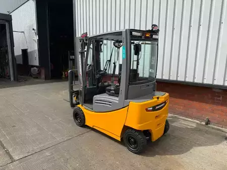 Carrelli elettrici 4 ruote 2020  Jungheinrich EFG 320 SP GE 100-440 DZ - Refurbished (3)