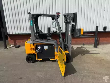 Carrelli elettrici 4 ruote 2020  Jungheinrich EFG 320 SP GE 100-440 DZ - Refurbished (7)