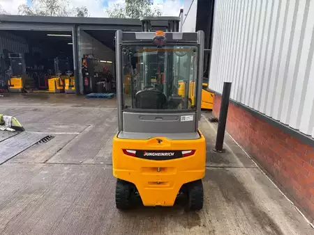 Elektro čtyřkolový VZV 2017  Jungheinrich EFG 320 SP GE 120-550 DZ (4)