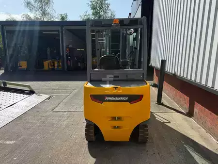 Carrelli elettrici 4 ruote 2023  Jungheinrich EFG 425 SP GE 100-550 DZ - New Forklift (4)