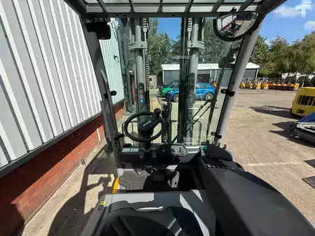 Carrelli elettrici 4 ruote 2023  Jungheinrich EFG 425 SP GE 100-550 DZ - New Forklift (9)