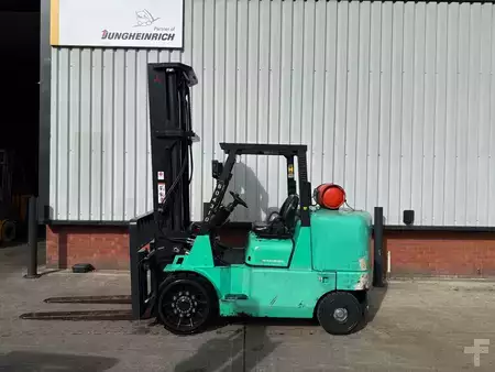 Gas truck 2012  Mitsubishi FGC70K (2)