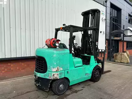 Gas truck 2012  Mitsubishi FGC70K (5)