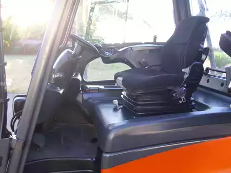 Elektro 4 Rad 2016  Linde E30HL-01/600-387 TRIPLE - ZVG/SS - KAB/HZG -UVV (11)