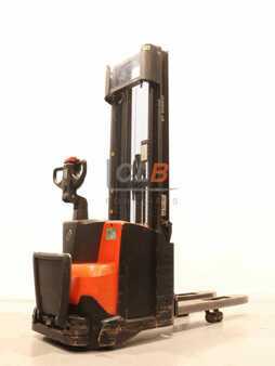 Stacker pedestre 2012  BT SWE 140 L Staxio (1)