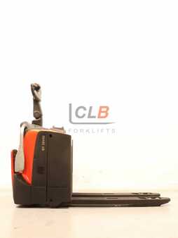 Porta-paletes elétrico 2014  BT LPE 200 (3) 