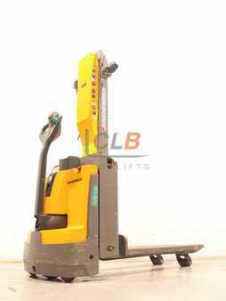 Hochhubwagen 2020  Jungheinrich EMD 118 (1)