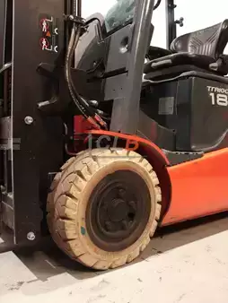 Sähkö - 3 pyör 2016  Toyota 8FBEK18T (9)