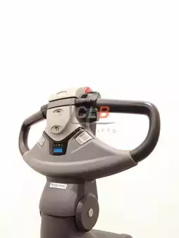 Niederhubwagen 2020  Toyota LPE 200 (9)