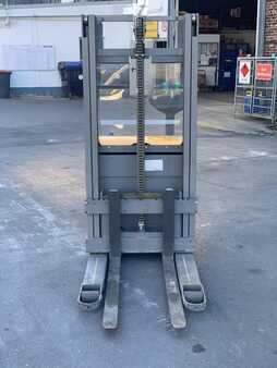 Hochhubwagen 2019  Jungheinrich EJC 112 mit FEM2A Gabelträger (4)