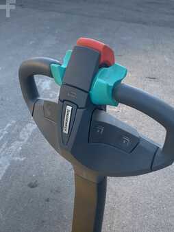 Hochhubwagen 2019  Jungheinrich EJC 112 mit FEM2A Gabelträger (5)