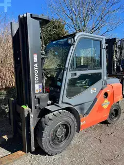 Diesel gaffeltruck 2018  Toyota 40-8FD50N (1)