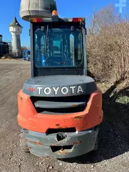 Diesel gaffeltruck 2018  Toyota 40-8FD50N (2)