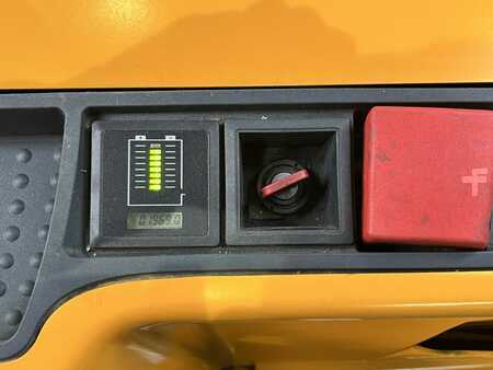 Hochhubwagen 2015  Jungheinrich EJC216 (7)