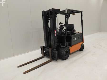 Eléctrica de 4 ruedas 2014  Doosan B25X-5 (1)