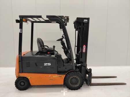 Eléctrica de 4 ruedas 2014  Doosan B25X-5 (4)