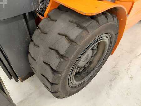 Elektryczne 4-kołowe 2014  Doosan B50X-5 (16)
