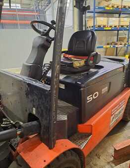 Elektryczne 4-kołowe 2014  Doosan B50X-5 (2)