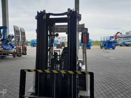 Dieselstapler 2015  TCM FHD25T3A (2)