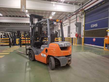 Dieselstapler 2014  Toyota 52-8FDF25 (2)