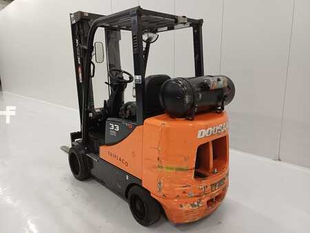 Chariots élévateurs GPL 2016  Doosan GC33P-5 (4)