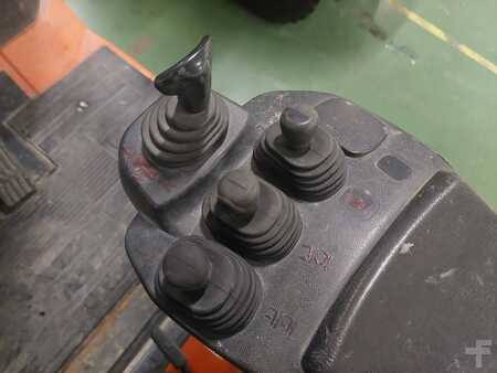 Elektro 4 Rad 2008  Toyota 7FBMF30 (2)