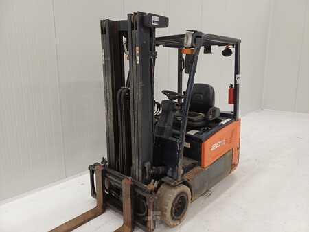 Chariots électriques à 4 roues 2015  Doosan B20T-7 (1)